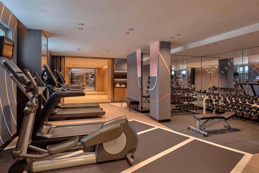 Fitness centrum a/nebo fitness zařízení v ubytování Caption by Hyatt Zhongshan Park Shanghai