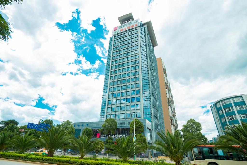 صورة لـ Echarm Hotel Qujing High-speed Railway Station Five Pavilions and One Center Branch في Qujing