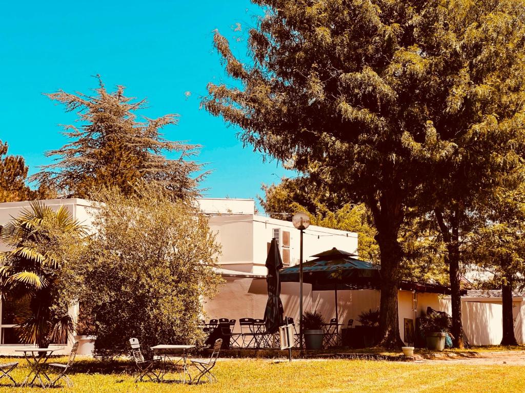 Zahrada ubytování Campanile Lyon Nord - Ecully