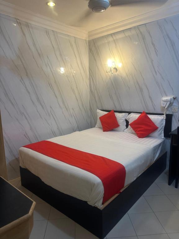 Postel nebo postele na pokoji v ubytování V HOTEL