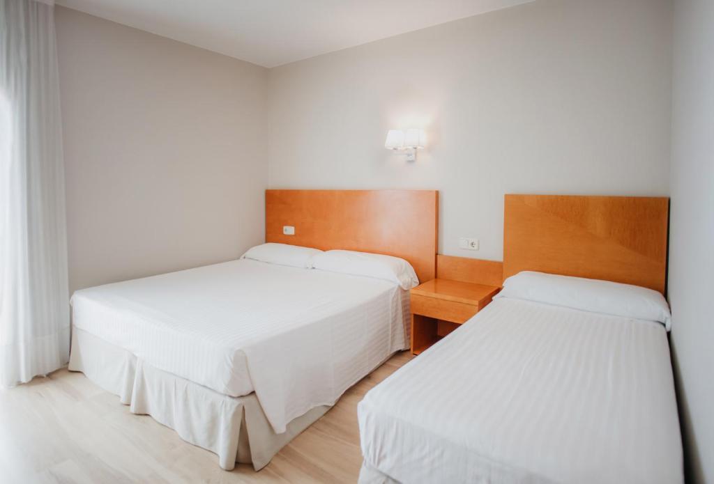 Marina Tossa - Triple Room With Balcony
