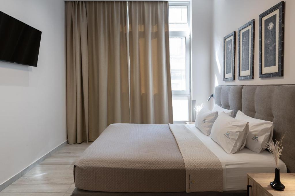 Postel nebo postele na pokoji v ubytování Piraeus City Hotel