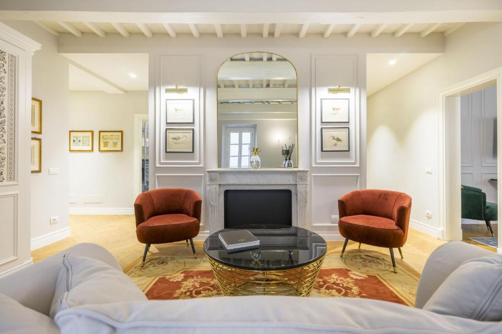 Curated visual reference: Fresh Look at Albizi Penthouse Luxury Apartment In Florence By Palazzo Pazzi Vitali