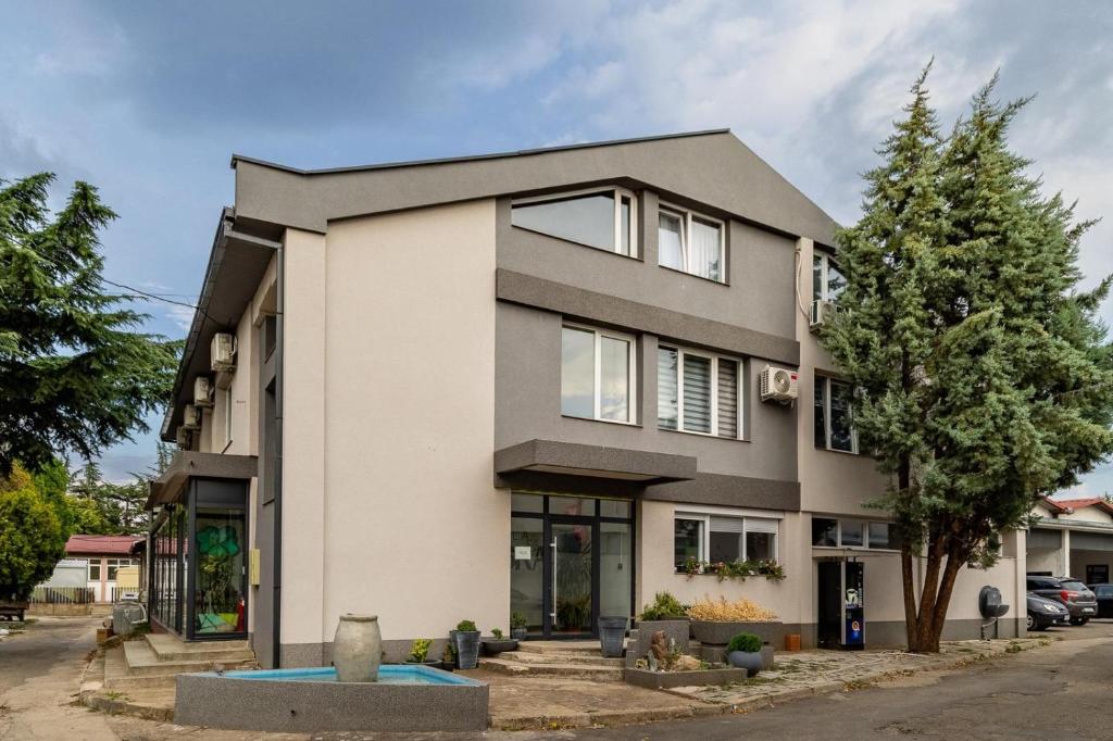 Budova, kde se aparthotel nachází