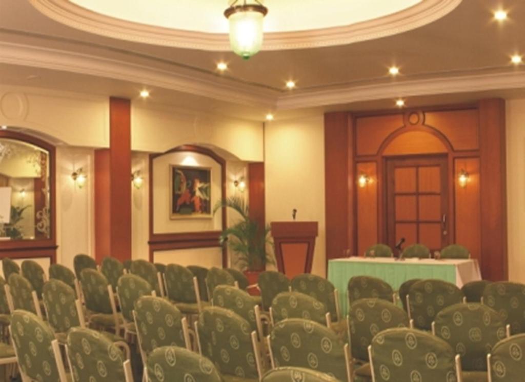 Konferenční prostory v ubytování Renest Shraddha Inn - Shirdi