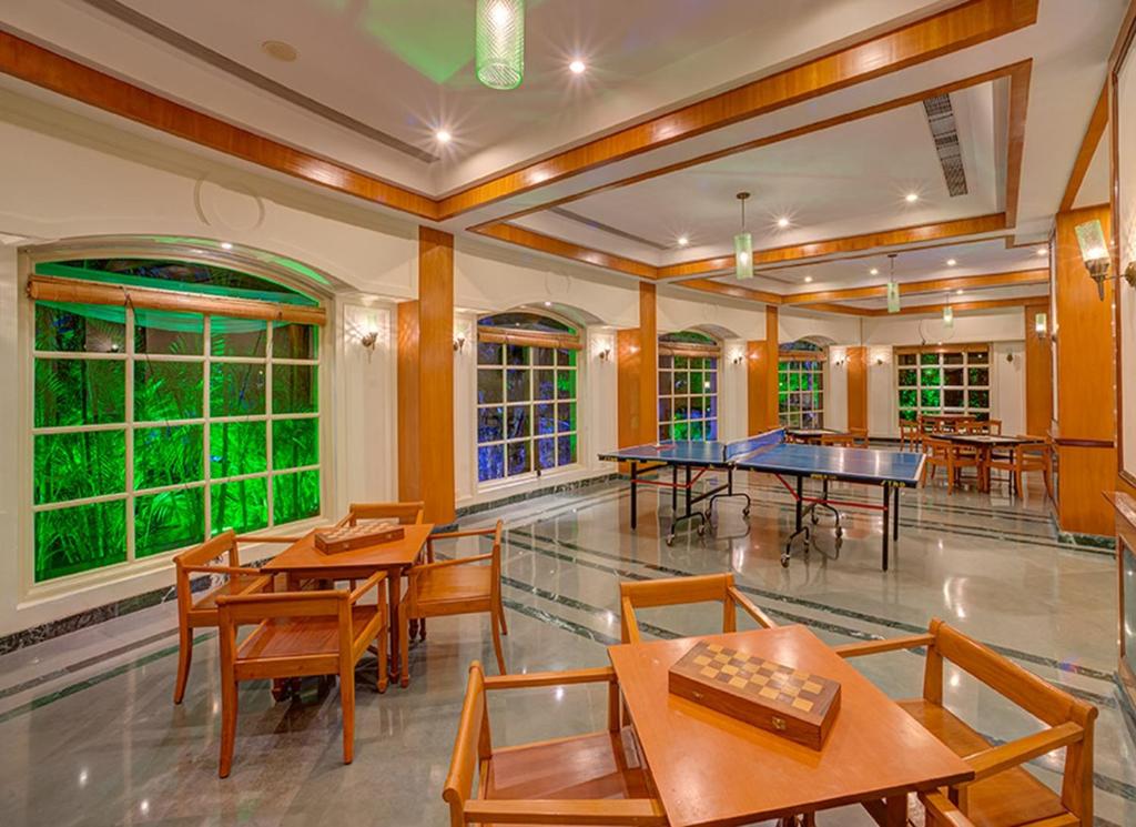 Restaurace v ubytování Renest Shraddha Inn - Shirdi