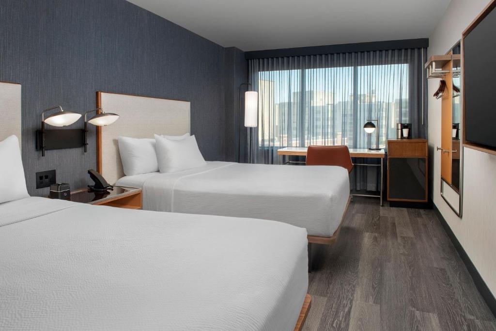 Courtyard by Marriott Washington, DC Dupont Circle - Queen Room With Two Queen Beds - High Floor