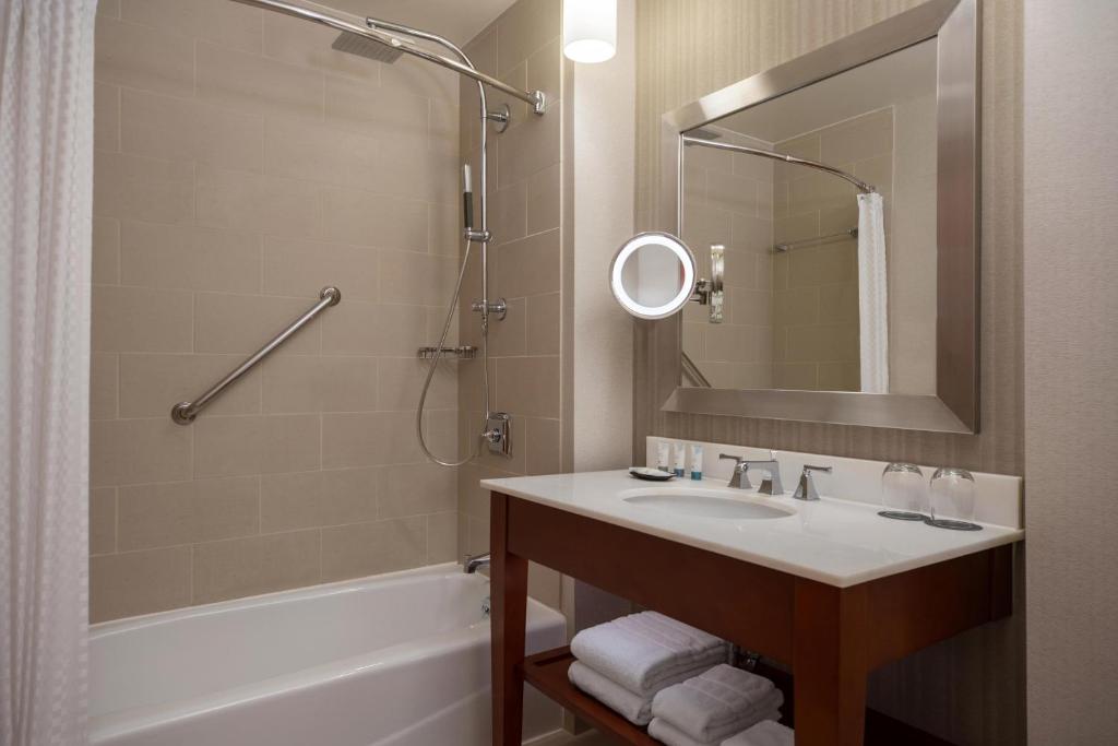 The Westin Chicago Lombard - Corner King Room