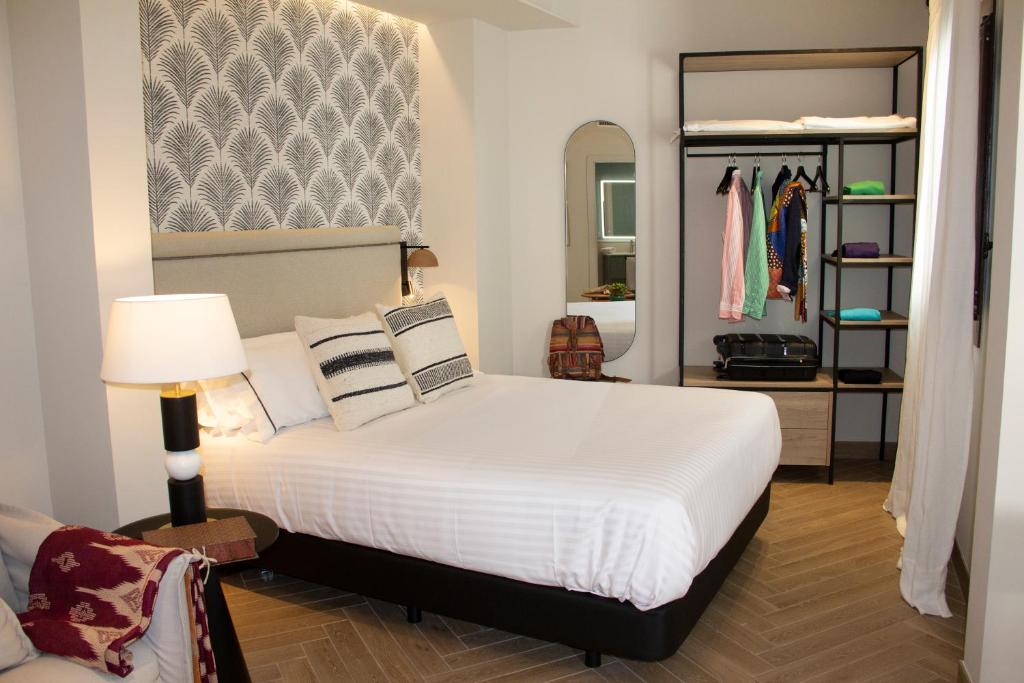 Puerta de la Ribera Suites - Resim 42