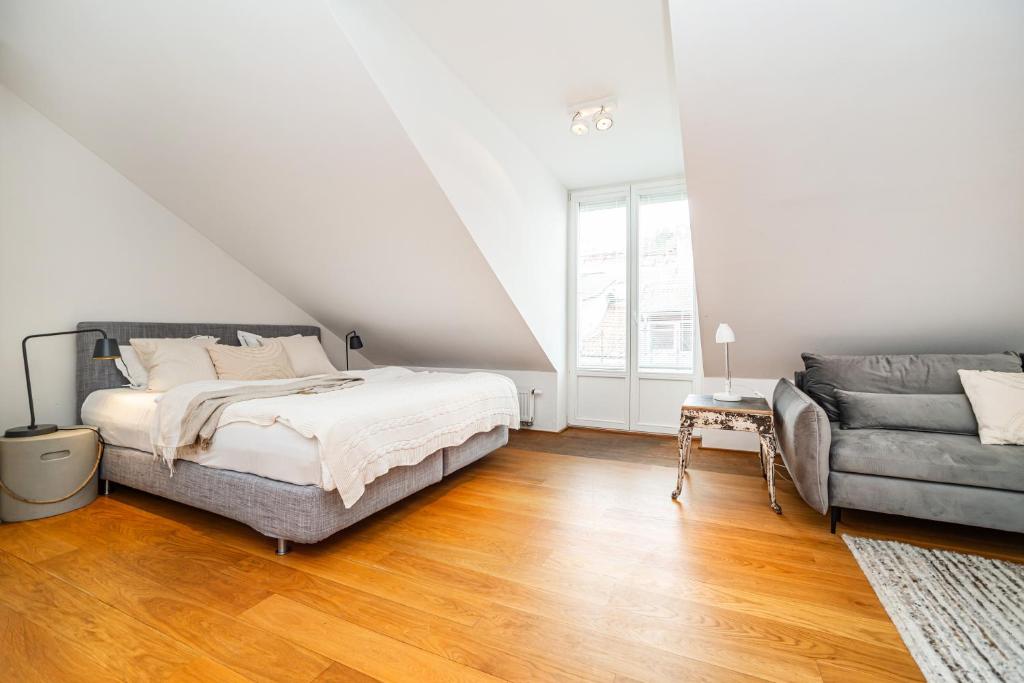 Postel nebo postele na pokoji v ubytování Luxurious 3bed very spacious apt in the best area