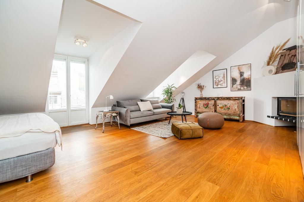 Posezení v ubytování Luxurious 3bed very spacious apt in the best area
