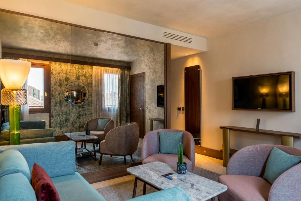 
Triple Suite Executive
