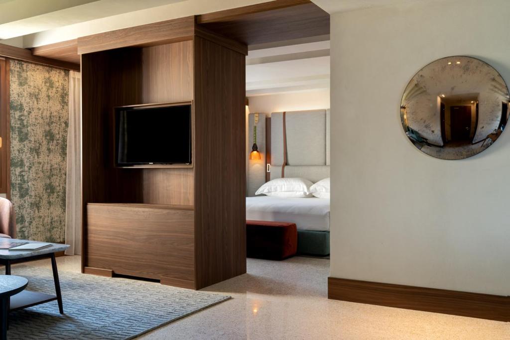 
 Quadruple Suite with Lagoon View
