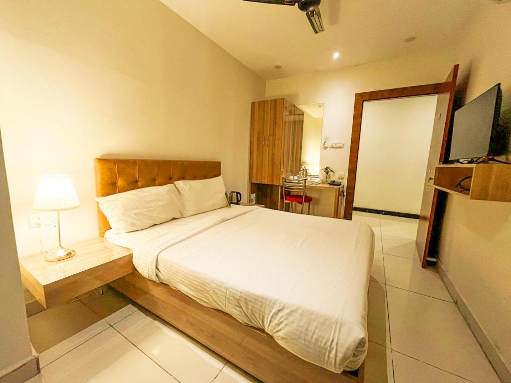 Hotel Hibiscus Tree- Bachupally - Deluxe Double Room