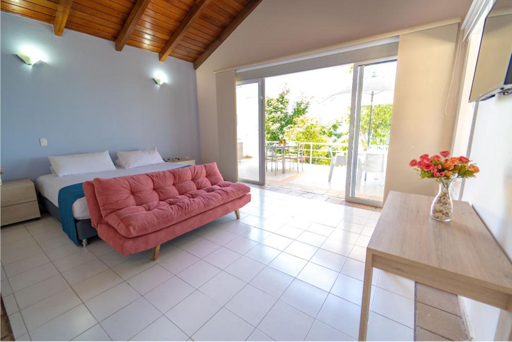 Voodi või voodid majutusasutuse Santorini Casablanca Resort toas