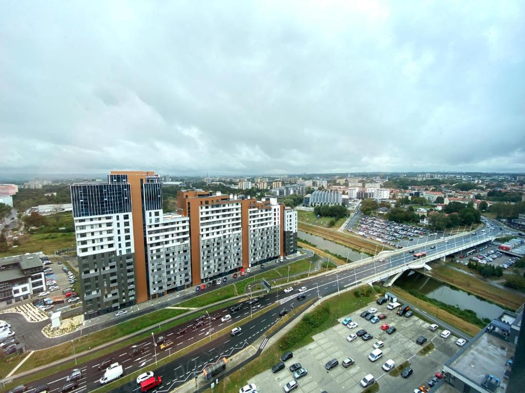 Nespecifikovaný výhled na destinaci Řešov nebo výhled na město při pohledu z apartmánu