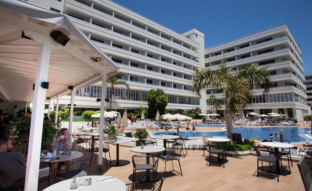 Bazén v ubytování Coral Suites & Spa - Adults Only nebo v jeho okolí
