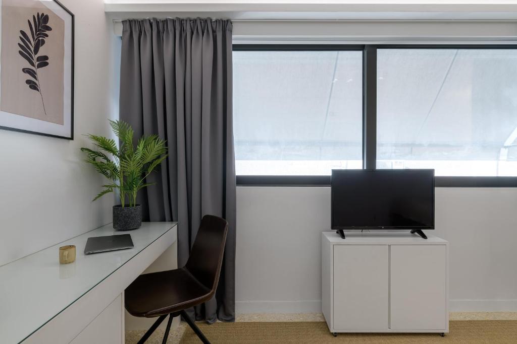 Momo Suites, Acropolis by Aura Homes - Standard Double Room