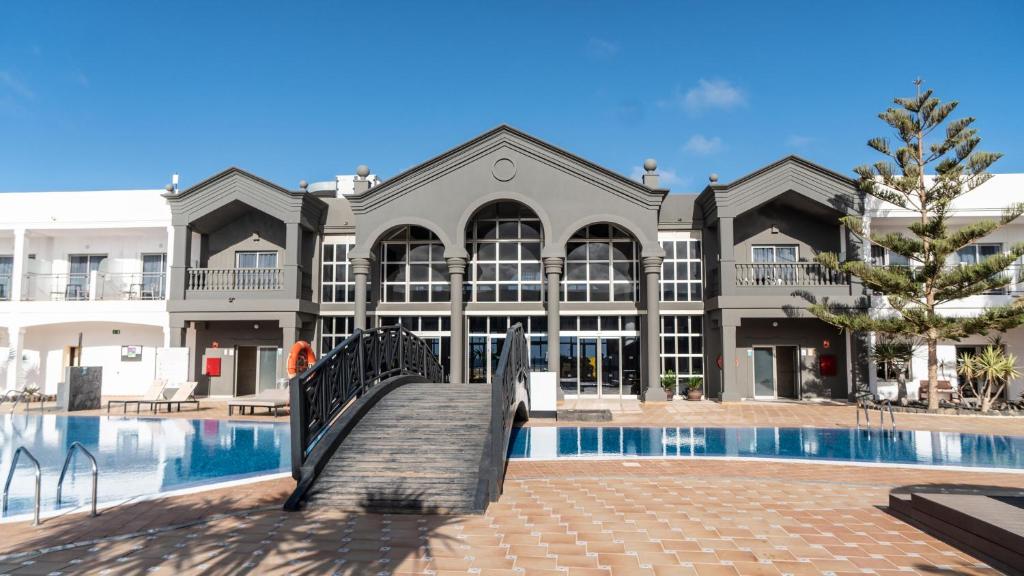 a building with a pool in front of it at Coral Cotillo Beach in El Cotillo