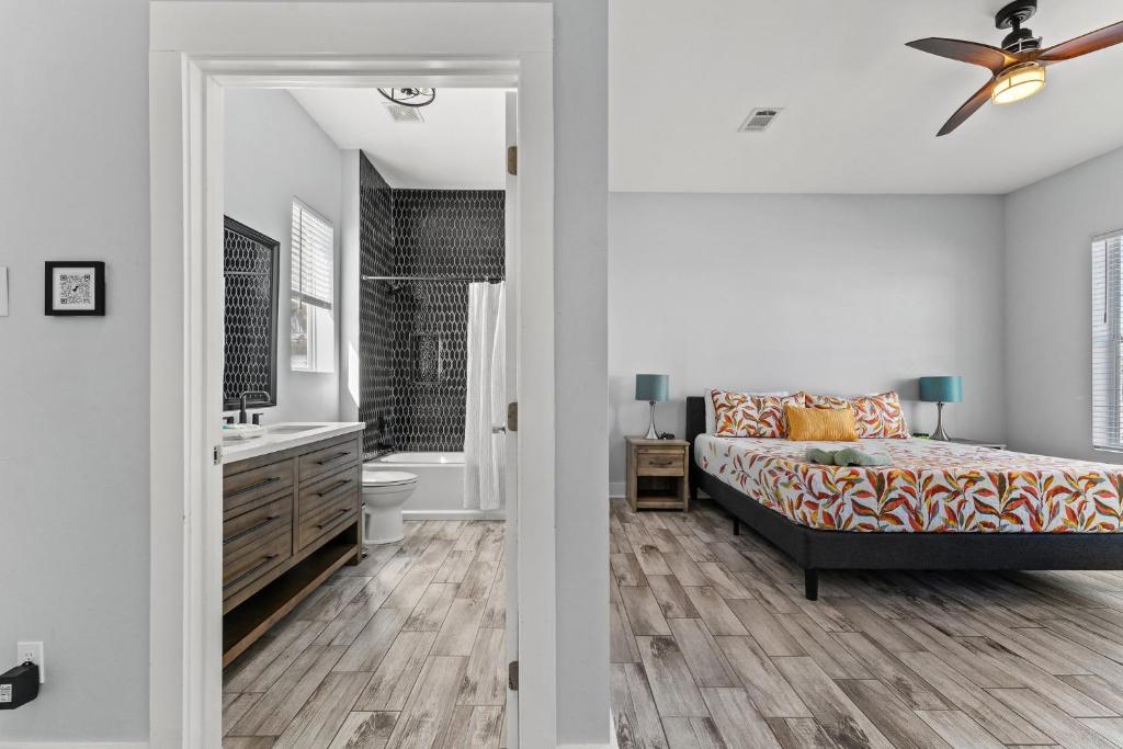 Cama ou camas em um quarto em Goin' Coconuts
