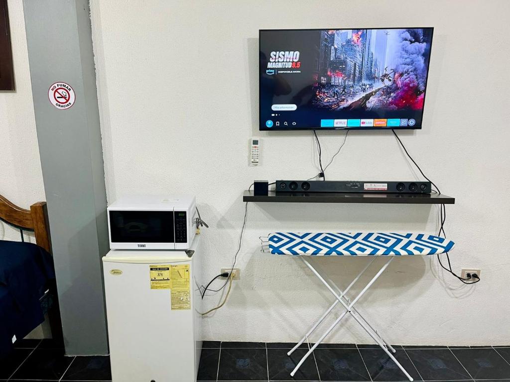 TV a/nebo společenská místnost v ubytování Suite Deluxe - 4 min Consulado Americano
