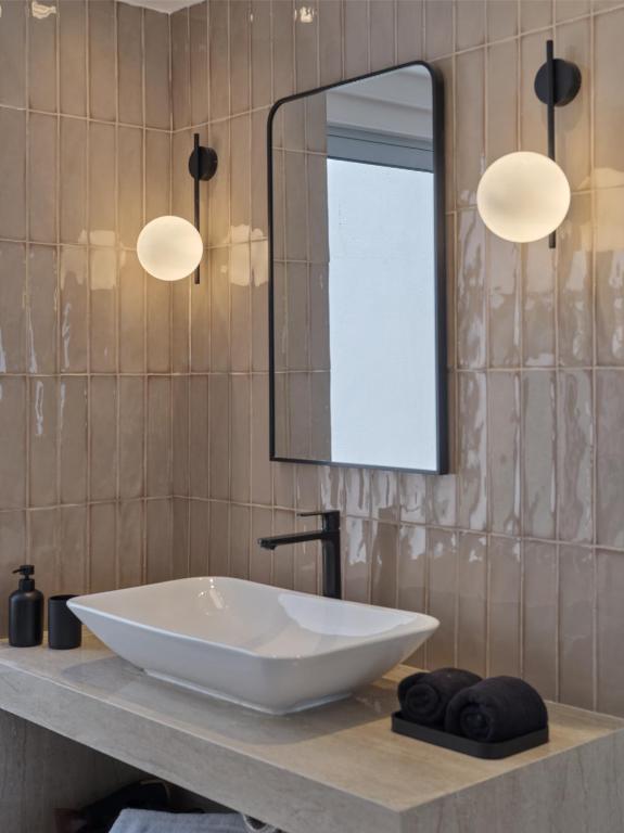 Haya Athens Loftie Suites - Resim 38