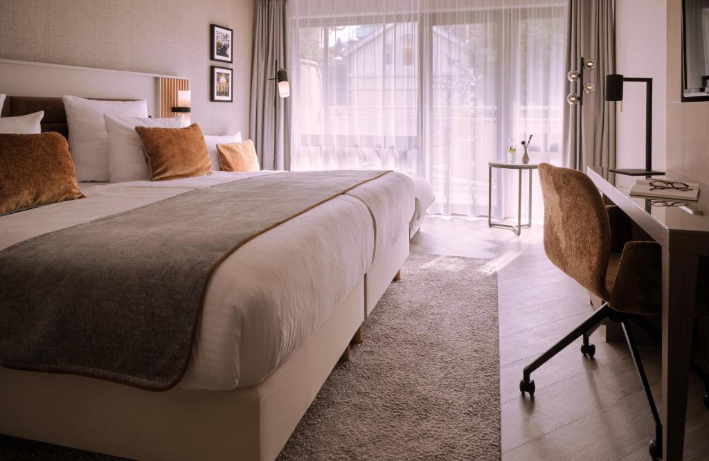 Postel nebo postele na pokoji v ubytování Leonardo Royal Hotel Baden- Baden