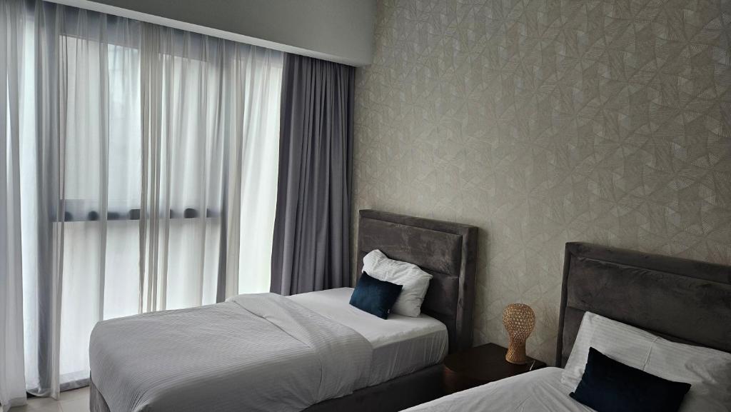 Postel nebo postele na pokoji v ubytování MH - ACT Tower - Downtown - 2BR- REF 403