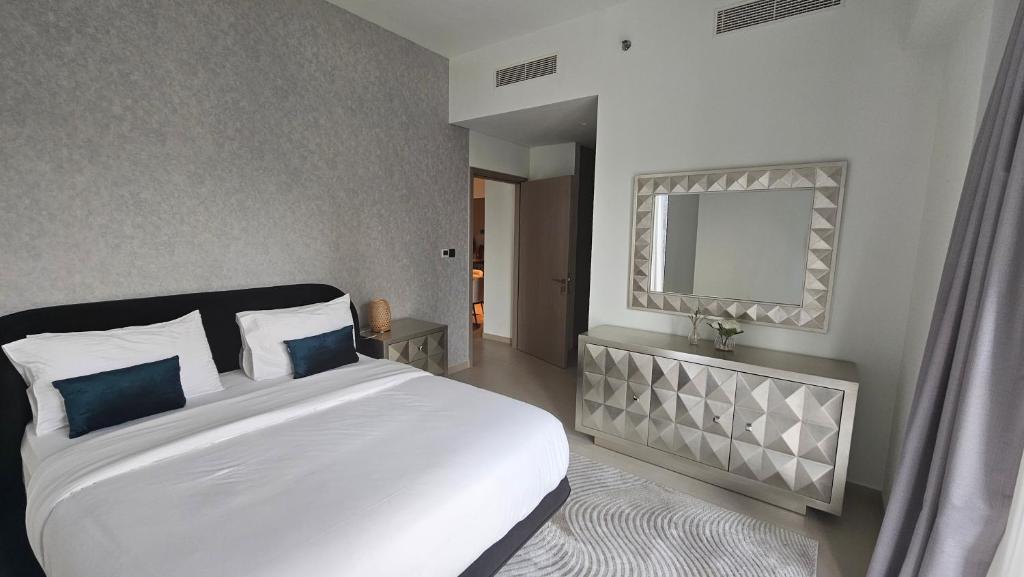 Postel nebo postele na pokoji v ubytování MH - ACT Tower - Downtown - 2BR- REF 403