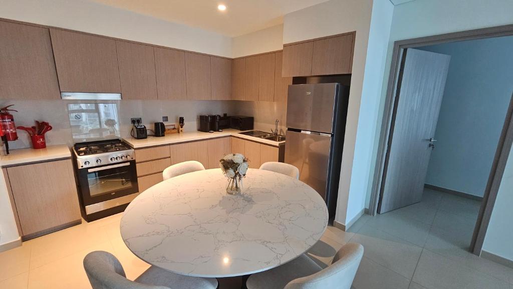 Kuchyň nebo kuchyňský kout v ubytování MH - ACT Tower - Downtown - 2BR- REF 403