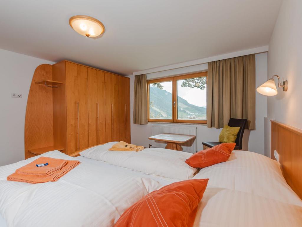 Postel nebo postele na pokoji v ubytování Apartment Mitteregg by Interhome