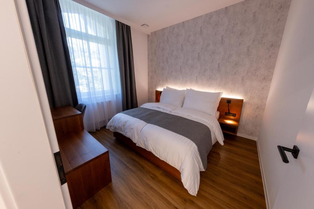 Postel nebo postele na pokoji v ubytování IT Centrum Apartments