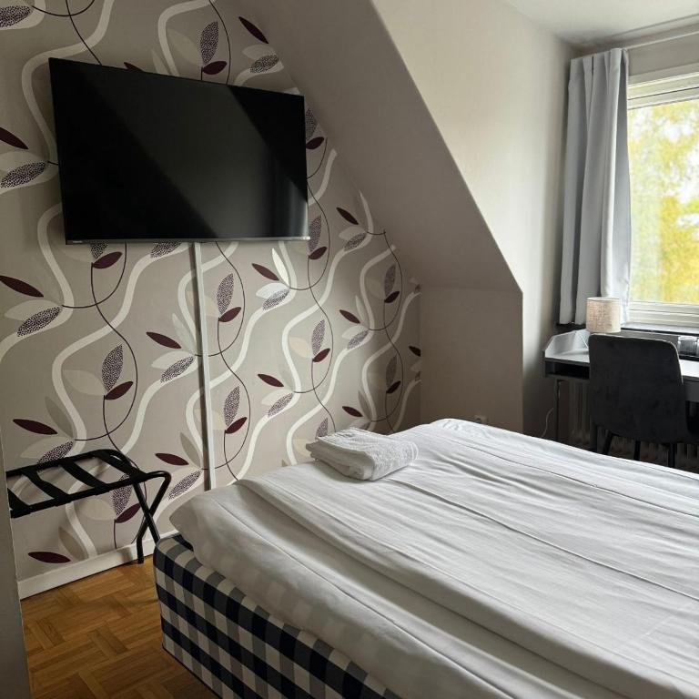 Postel nebo postele na pokoji v ubytování Hotell Gillet i Köping