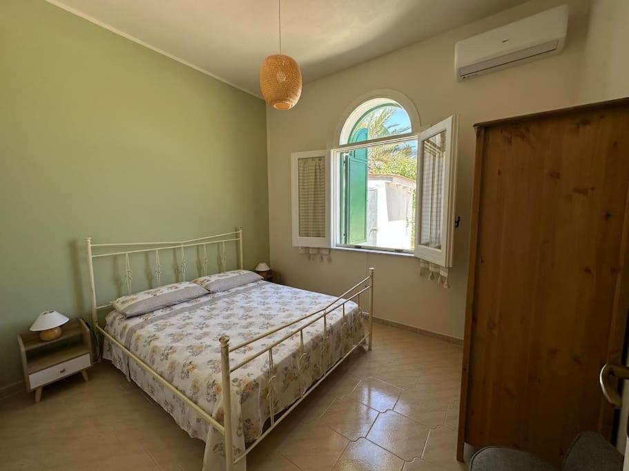 a bedroom with a bed and a large window at 6 Minuti Dal Centro-Villetta indipendente-Mazara in Mazara del Vallo