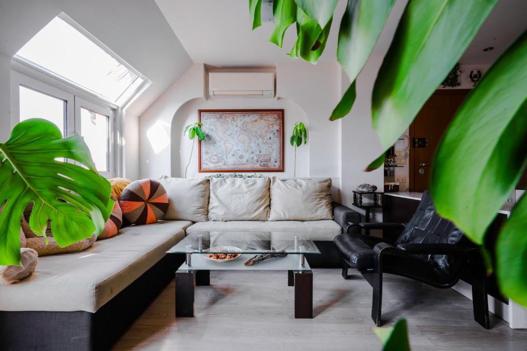 Posezení v ubytování Spacious 2BD Flat with Secure Free Parking