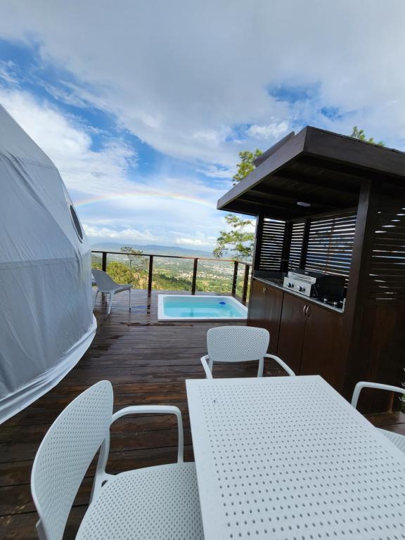 The Domes Jarabacoa - Habitación Deluxe Con Cama Grande