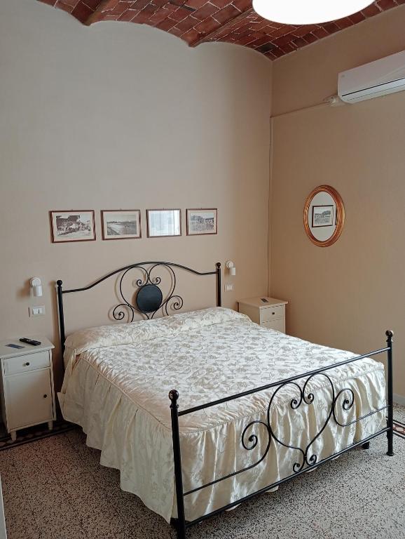 Postel nebo postele na pokoji v ubytování Buonanotte Rooms