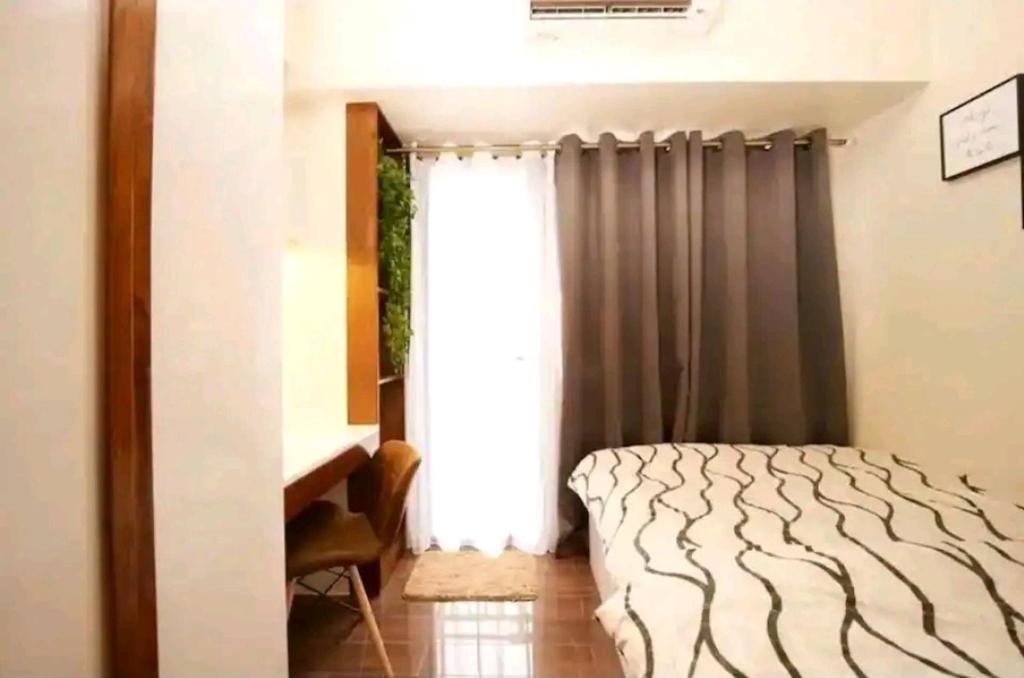 Postel nebo postele na pokoji v ubytování 1br at Air Makati Ayala near Makati med