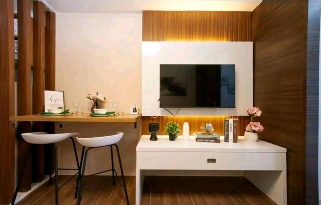 TV a/nebo společenská místnost v ubytování 1br at Air Makati Ayala near Makati med