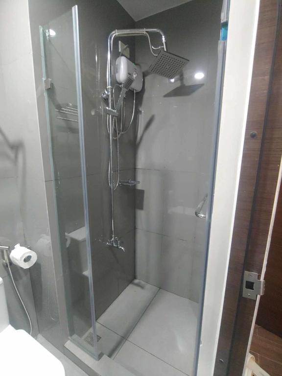Koupelna v ubytování 1br at Air Makati Ayala near Makati med