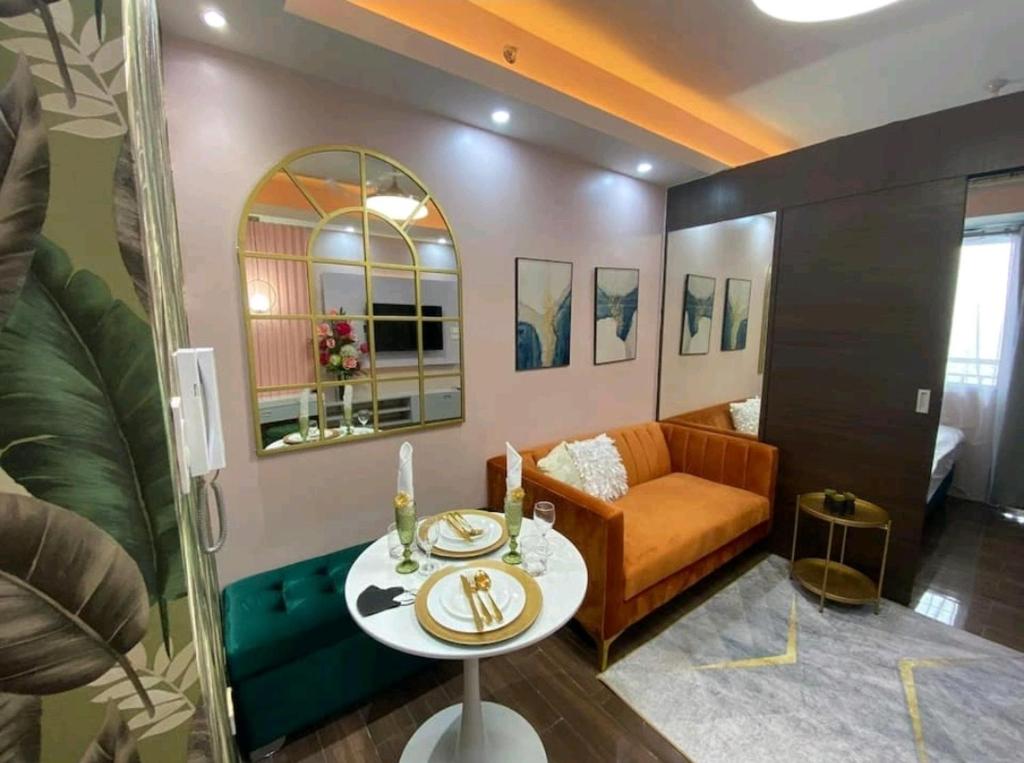 Posezení v ubytování 1br at Air Makati Ayala near Makati med