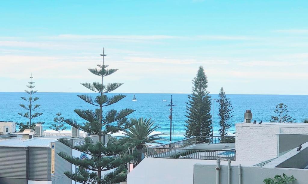 Sea View Apartment in the Heart of Surfers Paradise - free parking - Apartment With Sea View