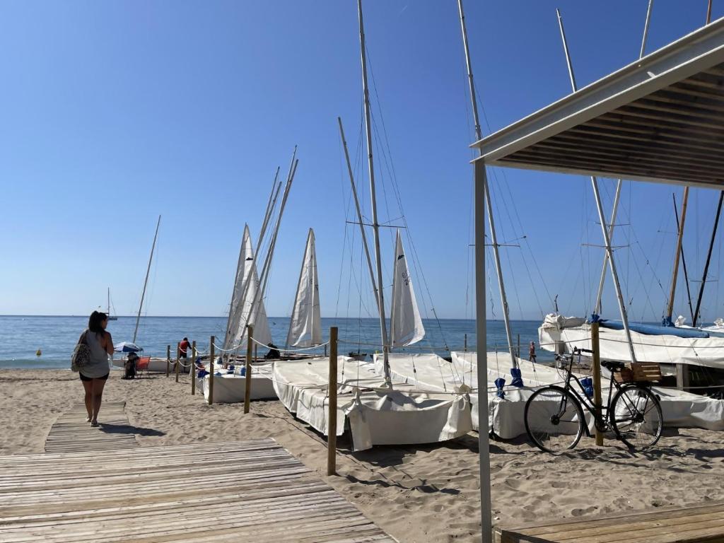 Fotografie z fotogalerie ubytování Un gustazo de apartamento con piscina en el centro v destinaci Calafell