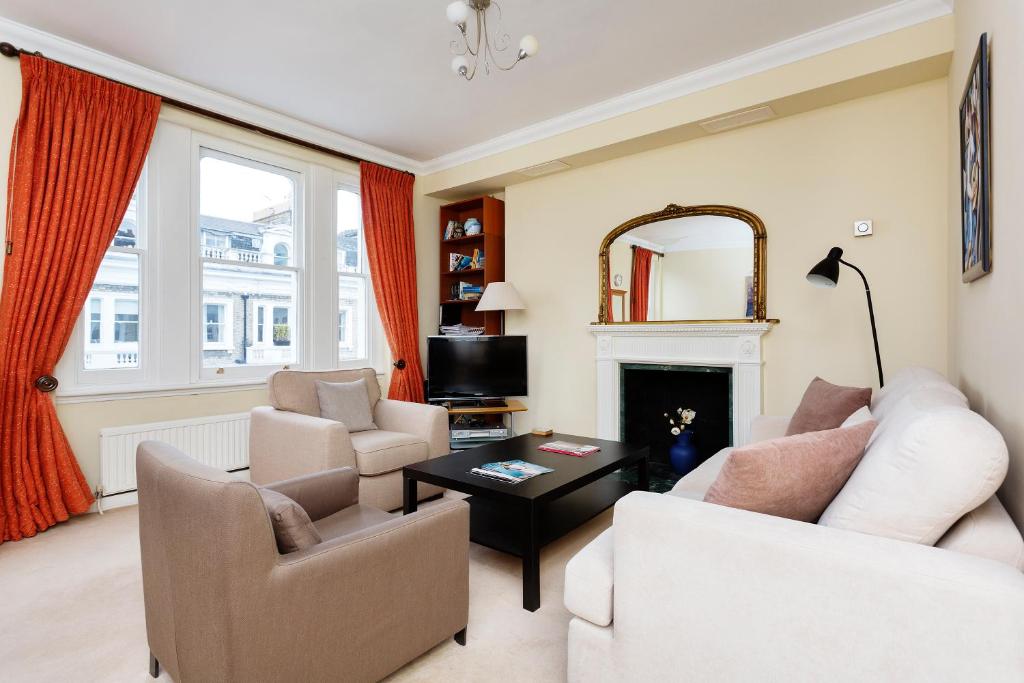 A seating area at Veeve - Orchid Place 