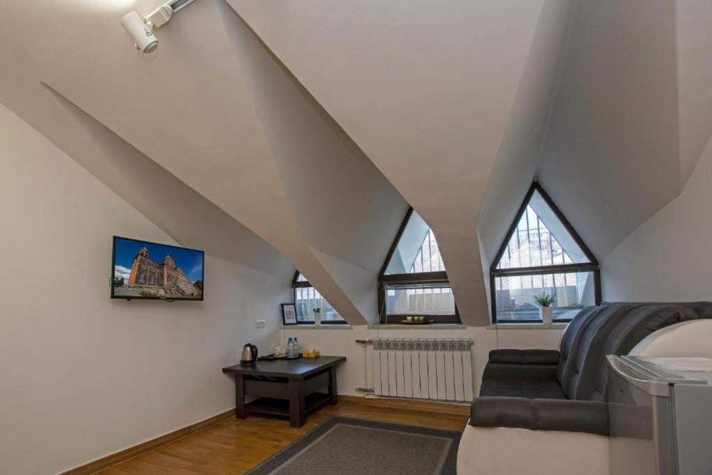 TV a/nebo společenská místnost v ubytování Hotel Season