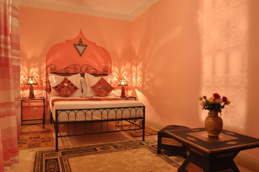 Postel nebo postele na pokoji v ubytování Riad La Famille