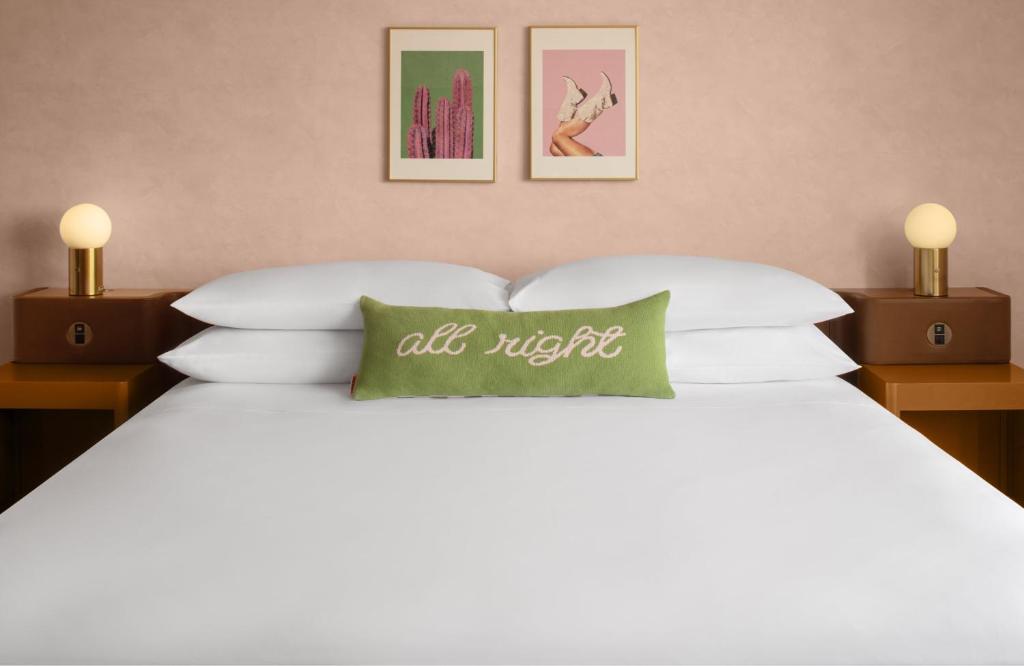 Downright Austin, A Renaissance Hotel - King Room - Alto Piano