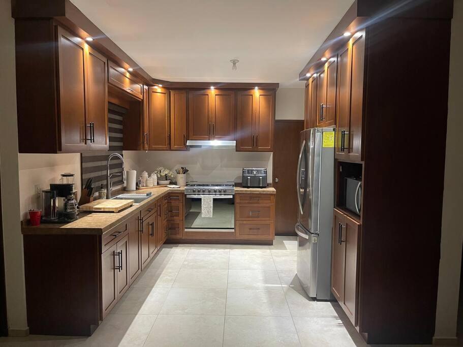 Kuchyň nebo kuchyňský kout v ubytování Casa en zona exlusiva al norte de la ciudad