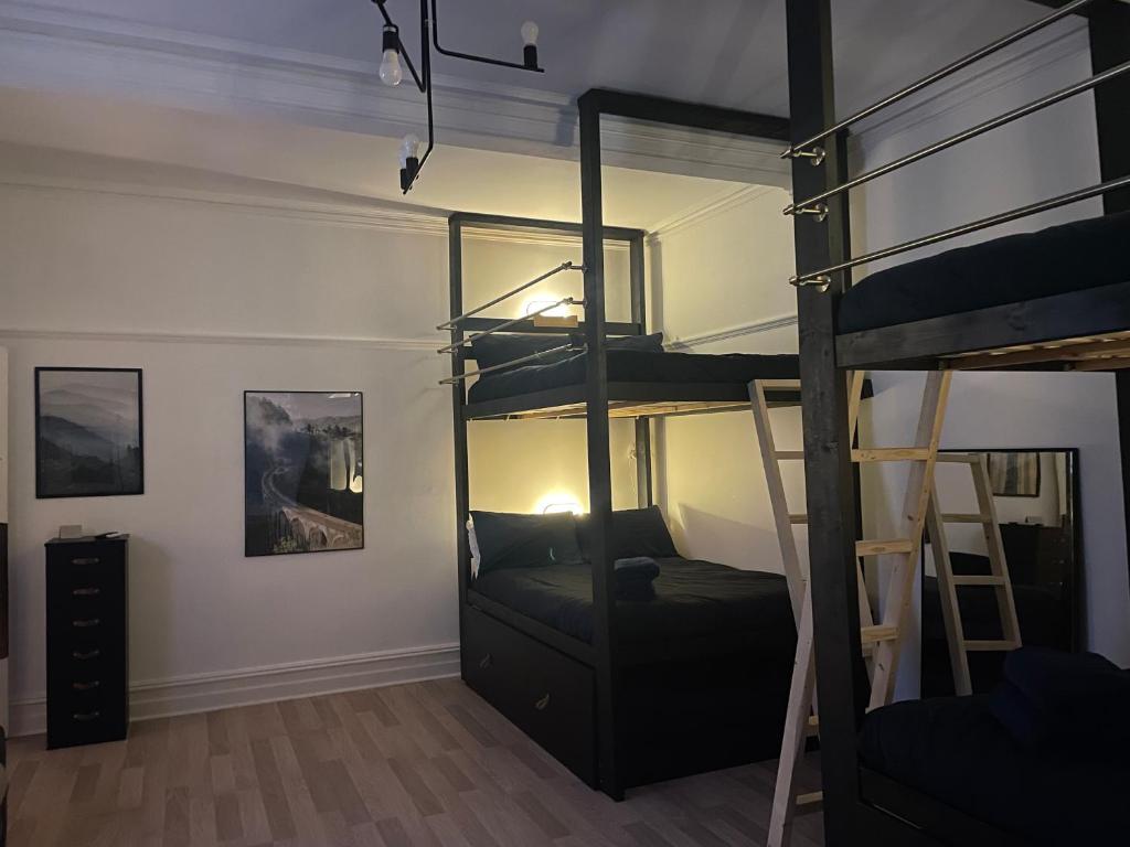 Postel nebo postele na pokoji v ubytování Greeba Manor