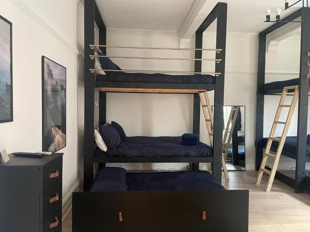 Postel nebo postele na pokoji v ubytování Greeba Manor
